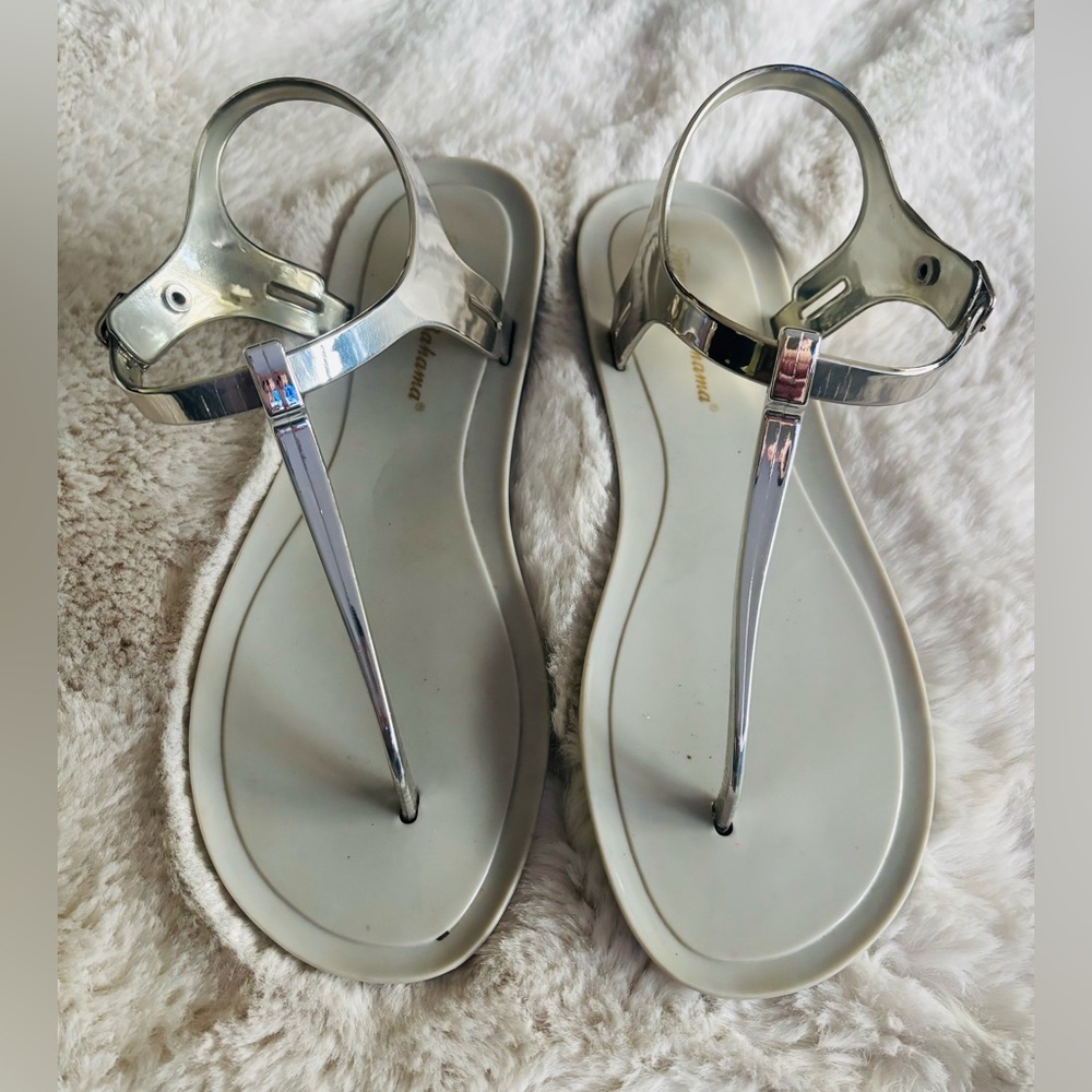 Tommy Bahama Gold T Bar Sandals with Silver Metallic Straps Size 10